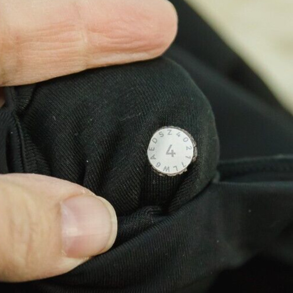 Lululemon Size 4 Black Fast As Light Crop Pull On Stretch Active Mesh Leggings - Picture 5 of 6